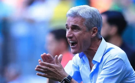Luís Castro aprova e Grêmio avança na contratação de meia do Cruzeiro Luís Castro aprova e Grêmio avança na contratação de meia do Cruzeiro