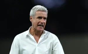 Luís Castro demonstra entusiasmo por Tetê e contratação ganha força nos bastidores do Grêmio