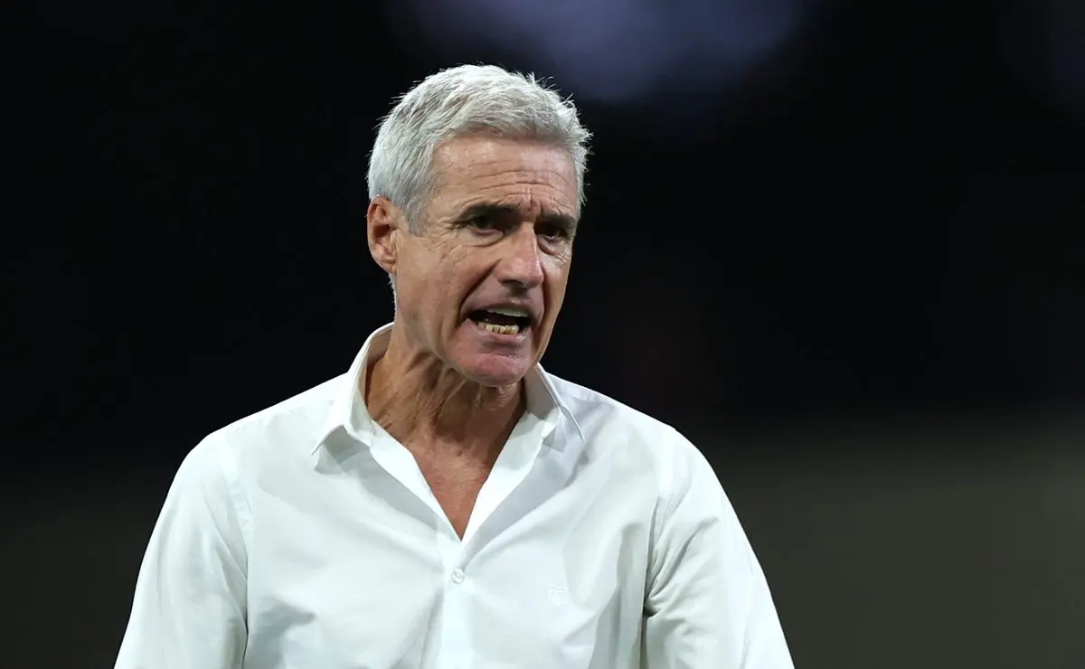 Luís Castro demonstra entusiasmo por Tetê e contratação ganha força nos bastidores do Grêmio