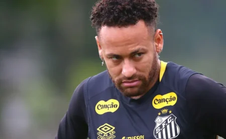 Marcelo Teixeira admite preocupação com orçamento do Santos para renovar Neymar Marcelo Teixeira admite preocupação com orçamento do Santos para renovar Neymar