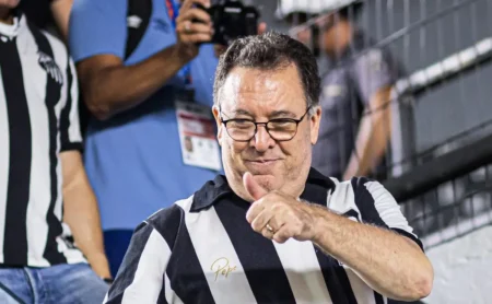 Marcelo Teixeira reorienta estratégia: Santos priorizará jogadores experientes em 2026