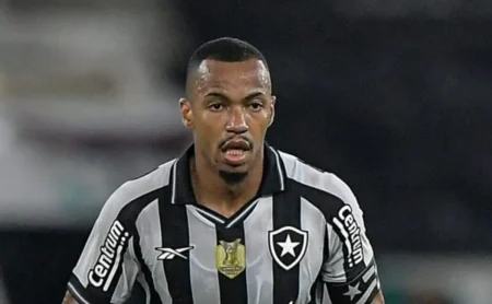 Marlon Freitas amarga ano de 2025 com apenas um gol em 58 jogos pelo Botafogo