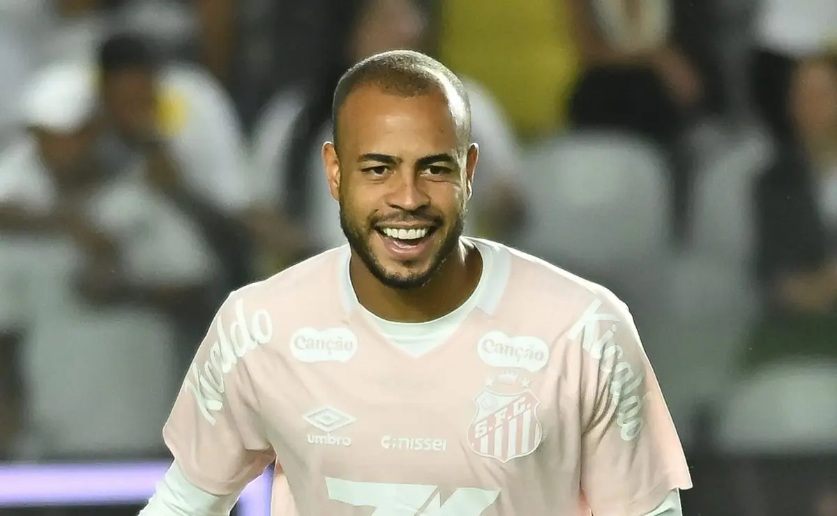 Mayke decide futuro e define permanência ou saída do Santos em 2026 Mayke decide futuro e define permanência ou saída do Santos em 2026