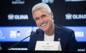 Meio-campista do Flamengo aceita proposta para integrar projeto de Luis Castro no Grêmio