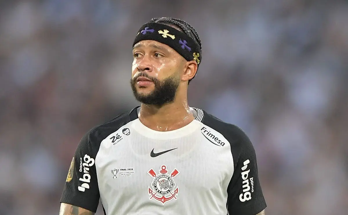 Memphis Depay brilha em 2025 pelo Corinthians e iguala marca de jogos pelo Lyon