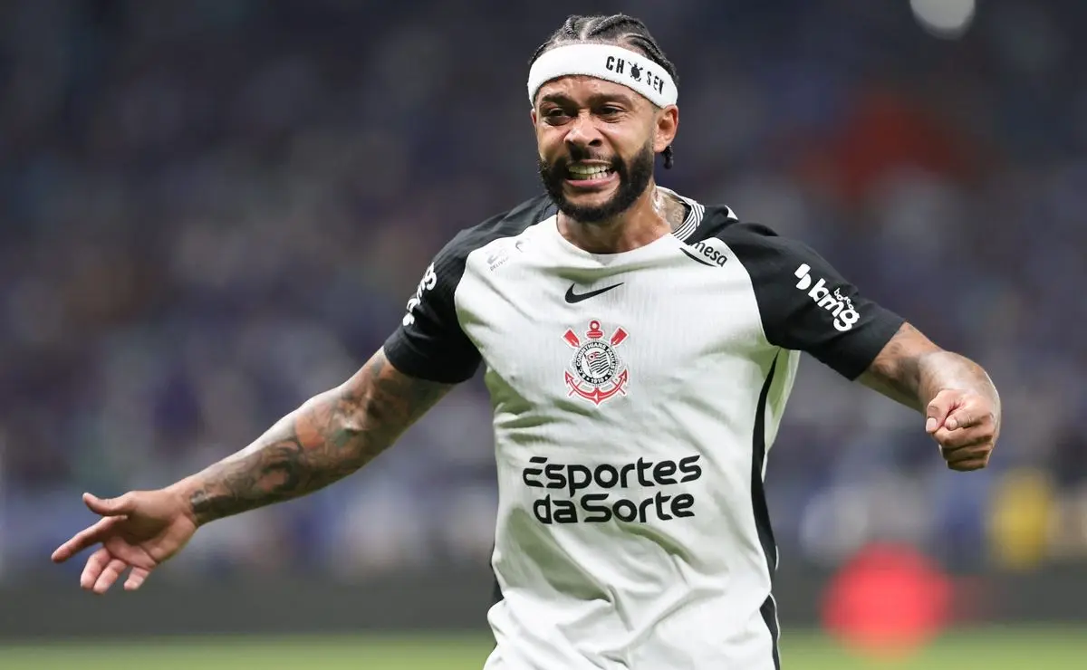 Memphis Depay comenta vitória do Corinthians sobre o Cruzeiro e elogia o time de Leonardo Jardim: “É bom”