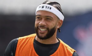 Memphis Depay, do Corinthians, divulga minidocumentário sobre a rotina de trabalhadores brasileiros