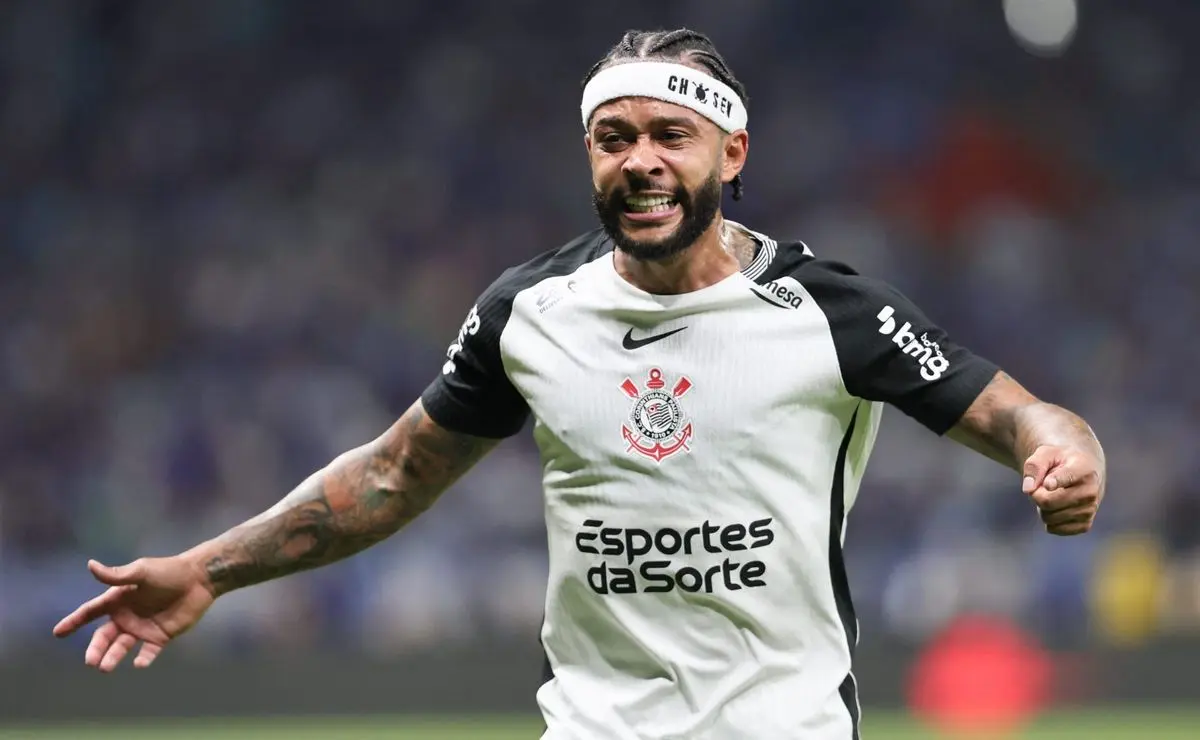 Memphis Depay provoca jogador do Vasco após título do Corinthians: “Foi humilhado”