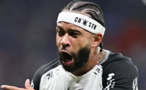 Memphis Depay se emociona e acusa diretores após título do Corinthians na Copa do Brasil