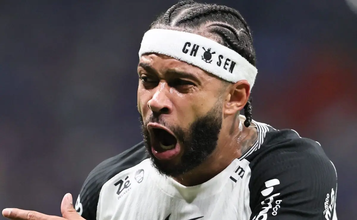 Memphis Depay se emociona e acusa diretores após título do Corinthians na Copa do Brasil