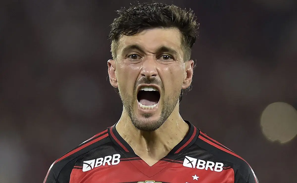 Neto coloca Arrascaeta acima de Dembélé antes de Flamengo x PSG: “1 milhão de vezes melhor”