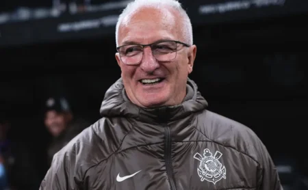 Neto exalta Dorival Júnior após classificação do Corinthians: “Monstro sagrado” Neto exalta Dorival Júnior após classificação do Corinthians: “Monstro sagrado”