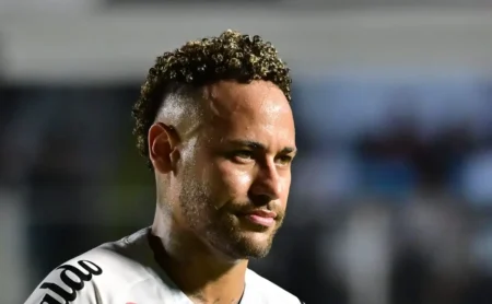 Neymar define futuro e renova com o Santos até a Copa do Mundo