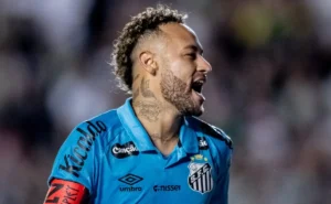 Neymar em polêmica em campo e tietagem de Robinho: Leitura labial em Juventude x Santos é revelada