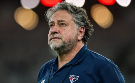 Oposição retira afastamento e mira destituição de Casares na presidência do São Paulo