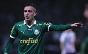Palmeiras avalia negociar Aníbal Moreno se proposta agradar diretoria e jogador. Palmeiras avalia negociar Aníbal Moreno se proposta agradar diretoria e jogador.