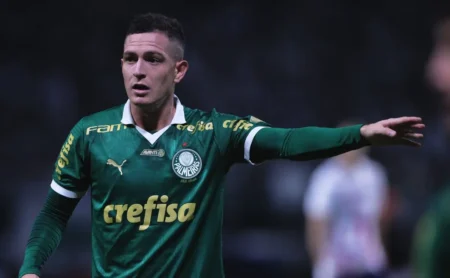 Palmeiras avalia negociar Aníbal Moreno se proposta agradar diretoria e jogador.