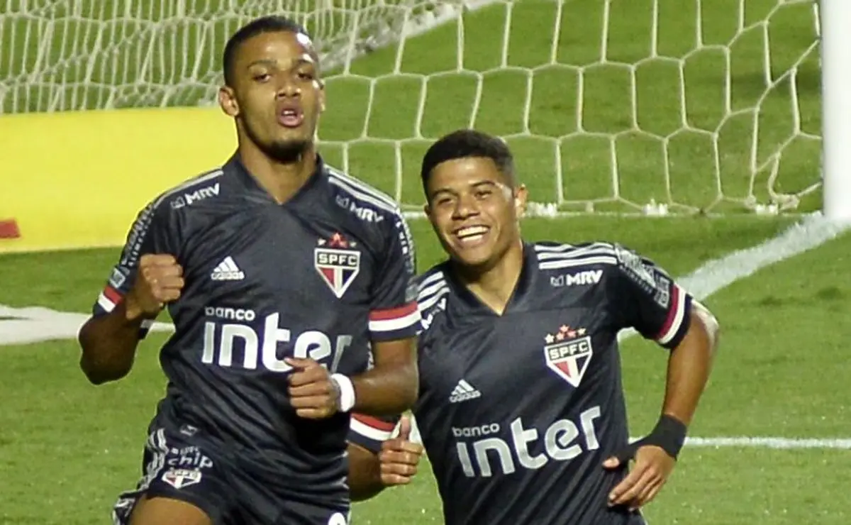 Palmeiras demonstra interesse em ex-jogador do São Paulo e Brenner é avaliado pela diretoria. Palmeiras demonstra interesse em ex-jogador do São Paulo e Brenner é avaliado pela diretoria.