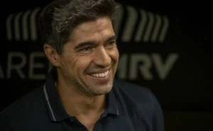 Palmeiras entra na briga pelo zagueiro Vitão, do Internacional, com aval de Abel Ferreira