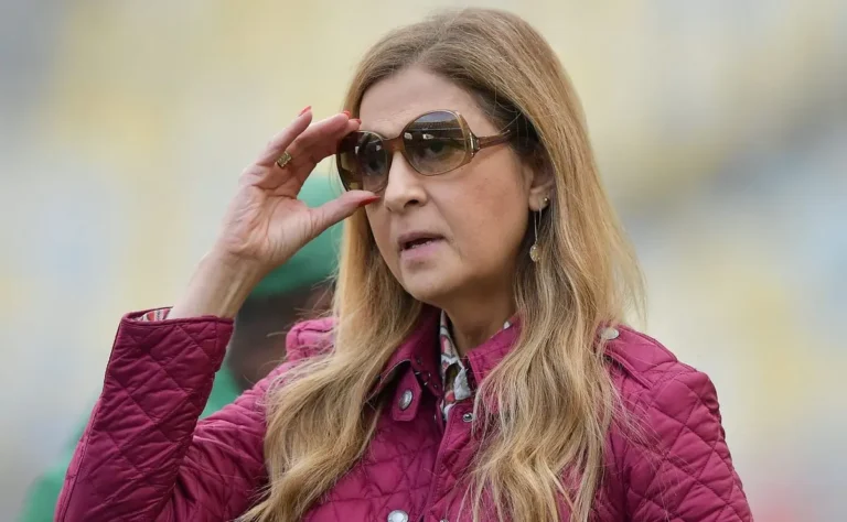 Palmeiras provoca Flamengo em polêmica sobre gramado sintético Palmeiras provoca Flamengo em polêmica sobre gramado sintético