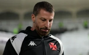 Pedrinho revela descontentamento com diretrizes do clube e define futuro para 2026