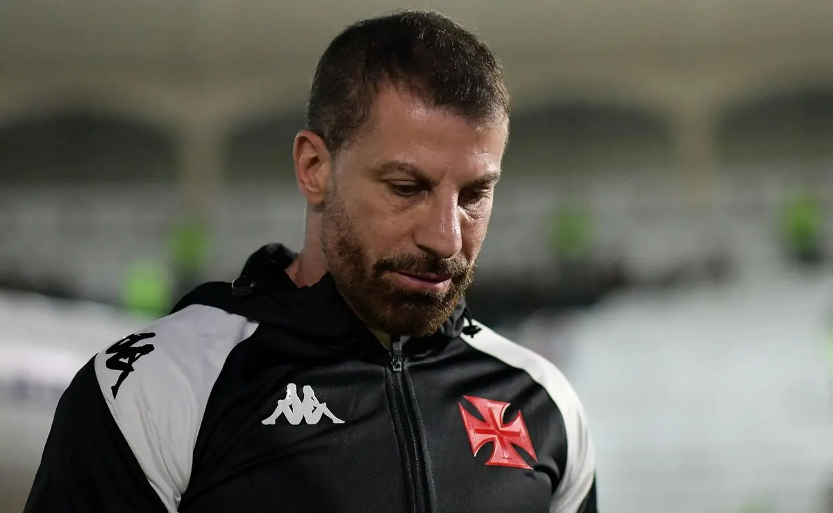 Pedrinho revela descontentamento com diretrizes do clube e define futuro para 2026