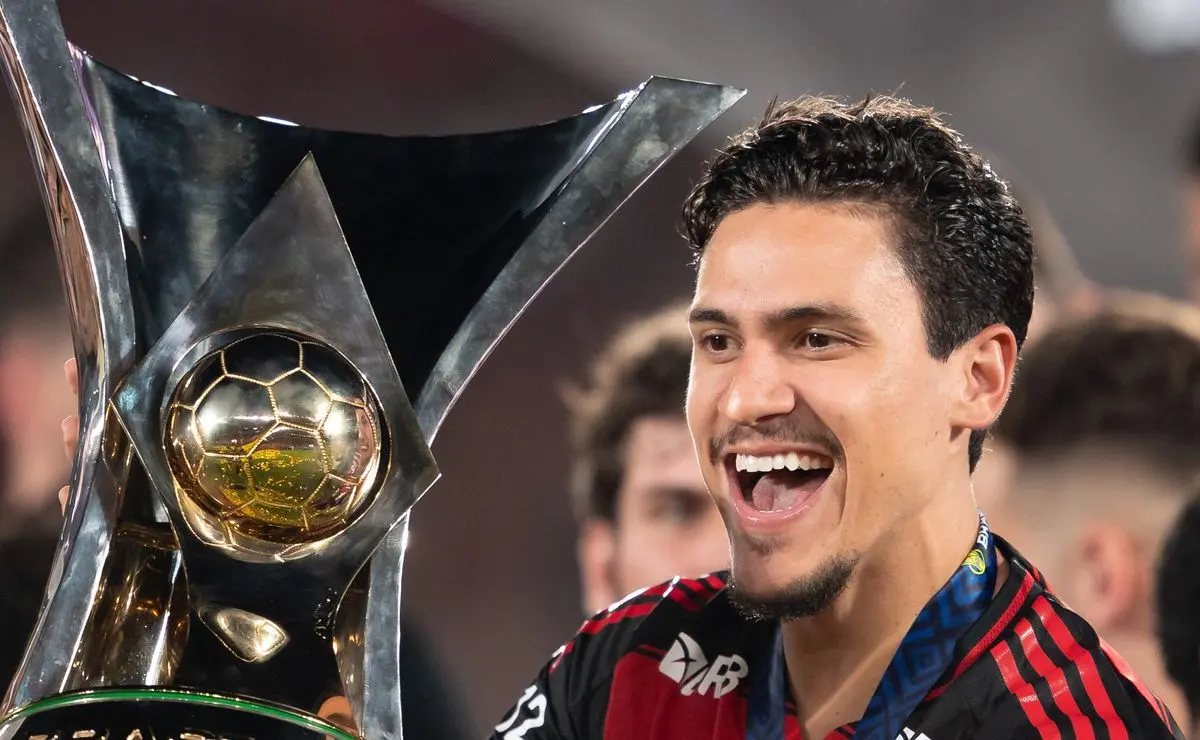 Pedro deseja continuar no Flamengo, com apoio de Filipe Luís, e renovação deve ocorrer em breve
