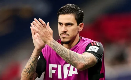 Pedro é titular em Flamengo x PSG; Filipe Luís decide e camisa 9 começa no banco