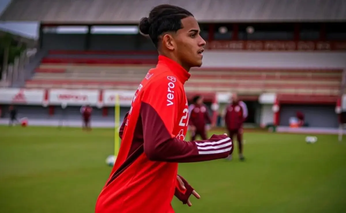 Pezzolano avalia base: 4 jovens buscam espaço no início do Gauchão pelo Internacional