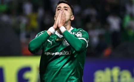 Piquerez se reergue após período difícil e encerra 2025 em alta no Palmeiras