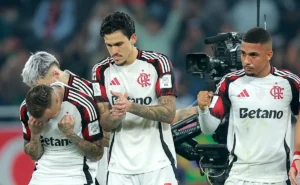 Polêmica no pênalti de Pedro: VAR confirma defesa e título escapa do Flamengo Polêmica no pênalti de Pedro: VAR confirma defesa e título escapa do Flamengo