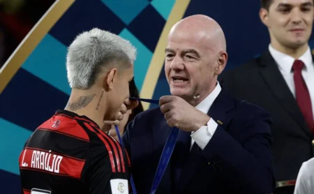 Presidente da Fifa elogia Flamengo no Catar e clube reforça laços