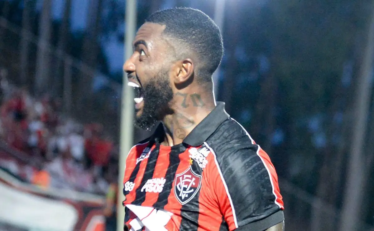 Ramon busca nova oportunidade no Internacional e aguarda decisão de Paulo Pezzolano para 2026