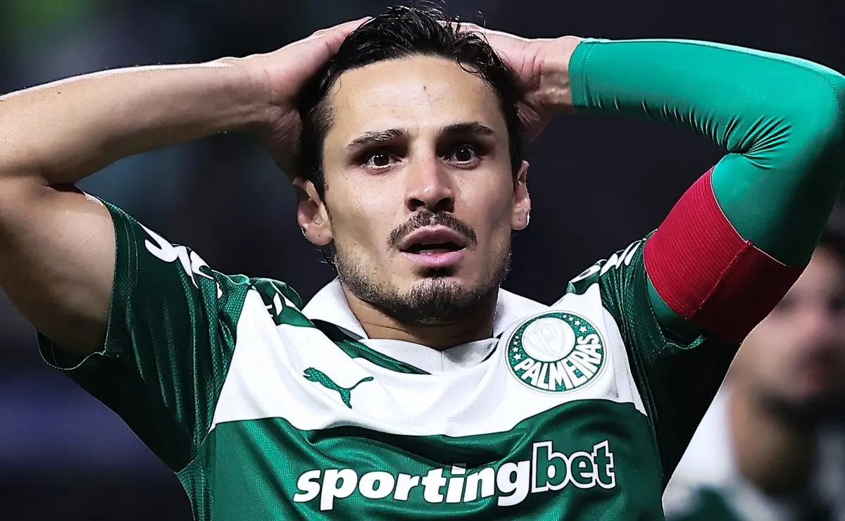 Raphael Veiga em vias de deixar o Palmeiras, com Marcos Rocha como aliado do Grêmio