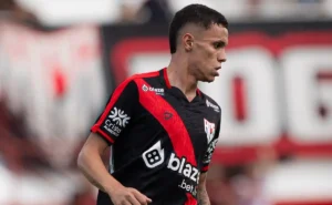 Red Bull Bragantino disputa com Botafogo a contratação de Yuri Alves, do Atlético Goianiense