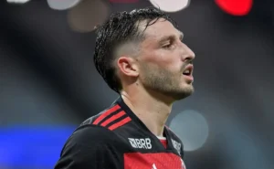 River Plate enfrenta concorrência forte por Matías Viña, em saída do Flamengo River Plate enfrenta concorrência forte por Matías Viña, em saída do Flamengo