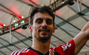 Rodrigo Caio se torna peça-chave nos gols do Flamengo em finais da Libertadores e do Mundial de Clubes Rodrigo Caio se torna peça-chave nos gols do Flamengo em finais da Libertadores e do Mundial de Clubes
