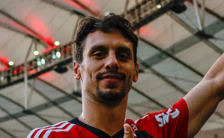 Rodrigo Caio se torna peça-chave nos gols do Flamengo em finais da Libertadores e do Mundial de Clubes
