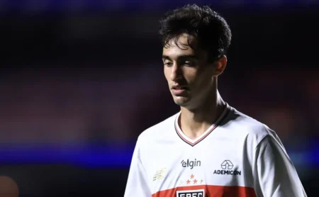 Rodriguinho em evidência no São Paulo com Crespo, mas futuro incerto