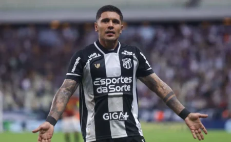 Rumores de reforços no Santos: clube não negocia com Galeano Rumores de reforços no Santos: clube não negocia com Galeano