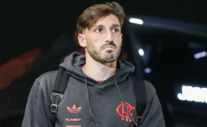 Saída de Matías Viña do Flamengo é impedida após proposta do River Plate ser vista como ‘pechincha’
