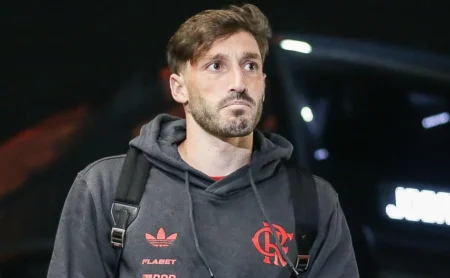 Saída de Matías Viña do Flamengo é impedida após proposta do River Plate ser vista como ‘pechincha’
