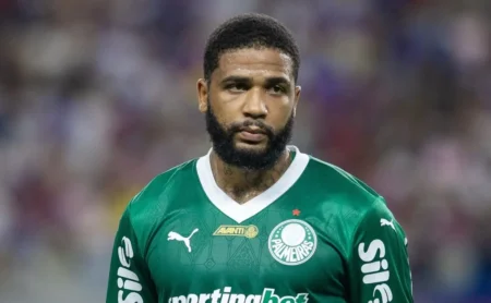 Saída de Micael do Palmeiras é descartada por pessoa próxima ao zagueiro: Não recebemos nenhum aviso… Saída de Micael do Palmeiras é descartada por pessoa próxima ao zagueiro: "Não recebemos nenhum aviso..."