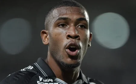 Saída de Rayan do Vasco: Bayern demonstra interesse e clube aguarda proposta milionária