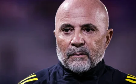 Sampaoli busca envolver o Santos em negociação para contratar Santiago González
