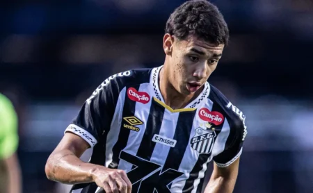 Santos avalia propostas por Gabriel Bontempo, priorizando o exterior para 2026