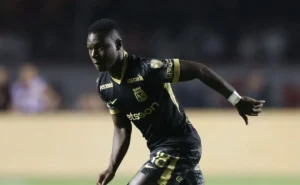 Santos busca Hinestroza, mas age com cautela em possível troca com Morelos