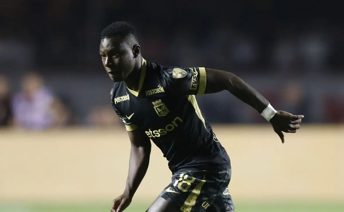 Santos busca Hinestroza, mas age com cautela em possível troca com Morelos