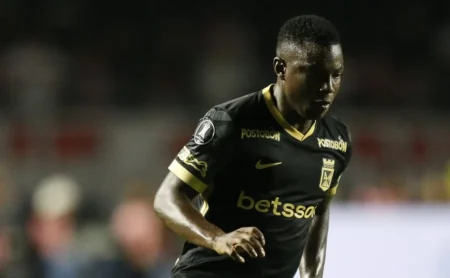 Santos demonstra interesse em Hinestroza e negociação avança.