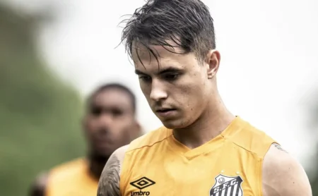 Santos dificulta acordo e trava a ida de Zanocelo para o Ceará em negociação tensa.